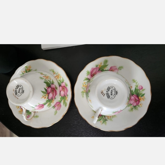 Royal Vale Tea set of 2 Pink Floral Pattern Vintage Bone China from England - Picture 9 of 10